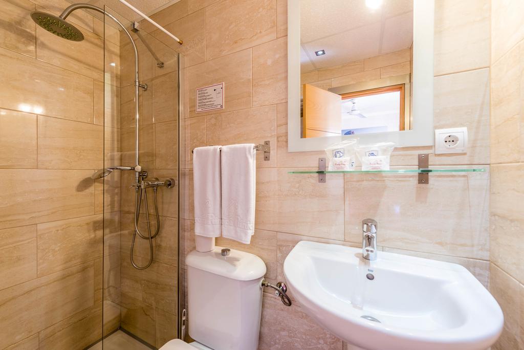 Hostal Residencia Europa Punico مدينة إيبيزا المظهر الخارجي الصورة
