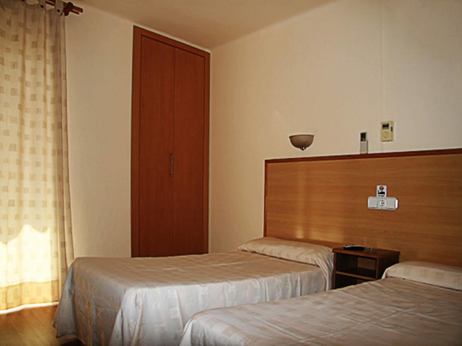 Hostal Residencia Europa Punico مدينة إيبيزا المظهر الخارجي الصورة