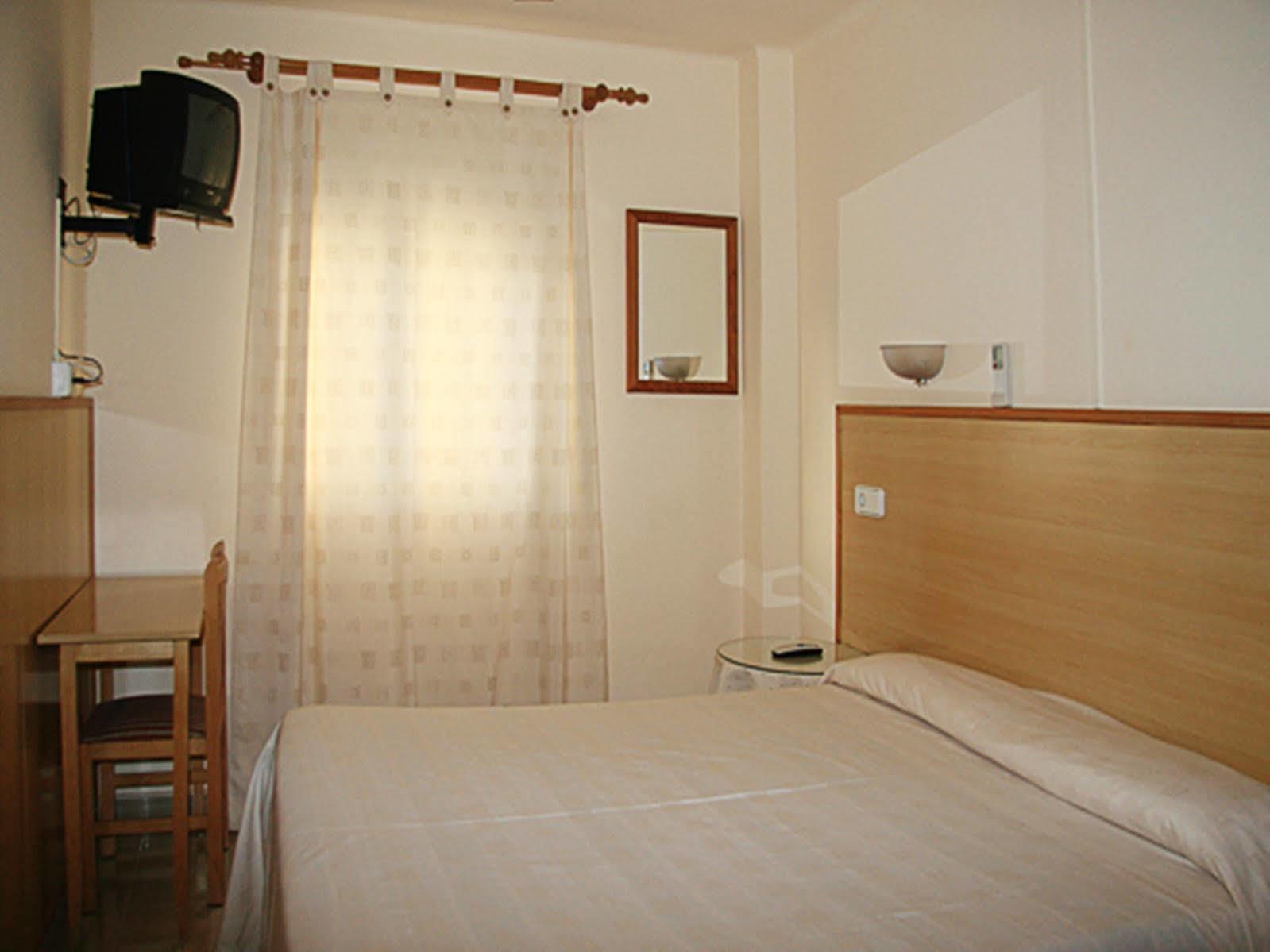 Hostal Residencia Europa Punico مدينة إيبيزا المظهر الخارجي الصورة