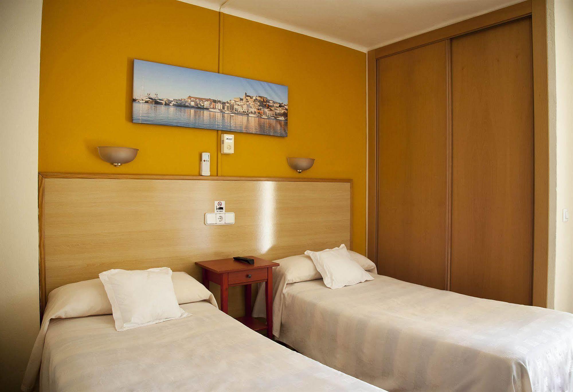 Hostal Residencia Europa Punico مدينة إيبيزا المظهر الخارجي الصورة