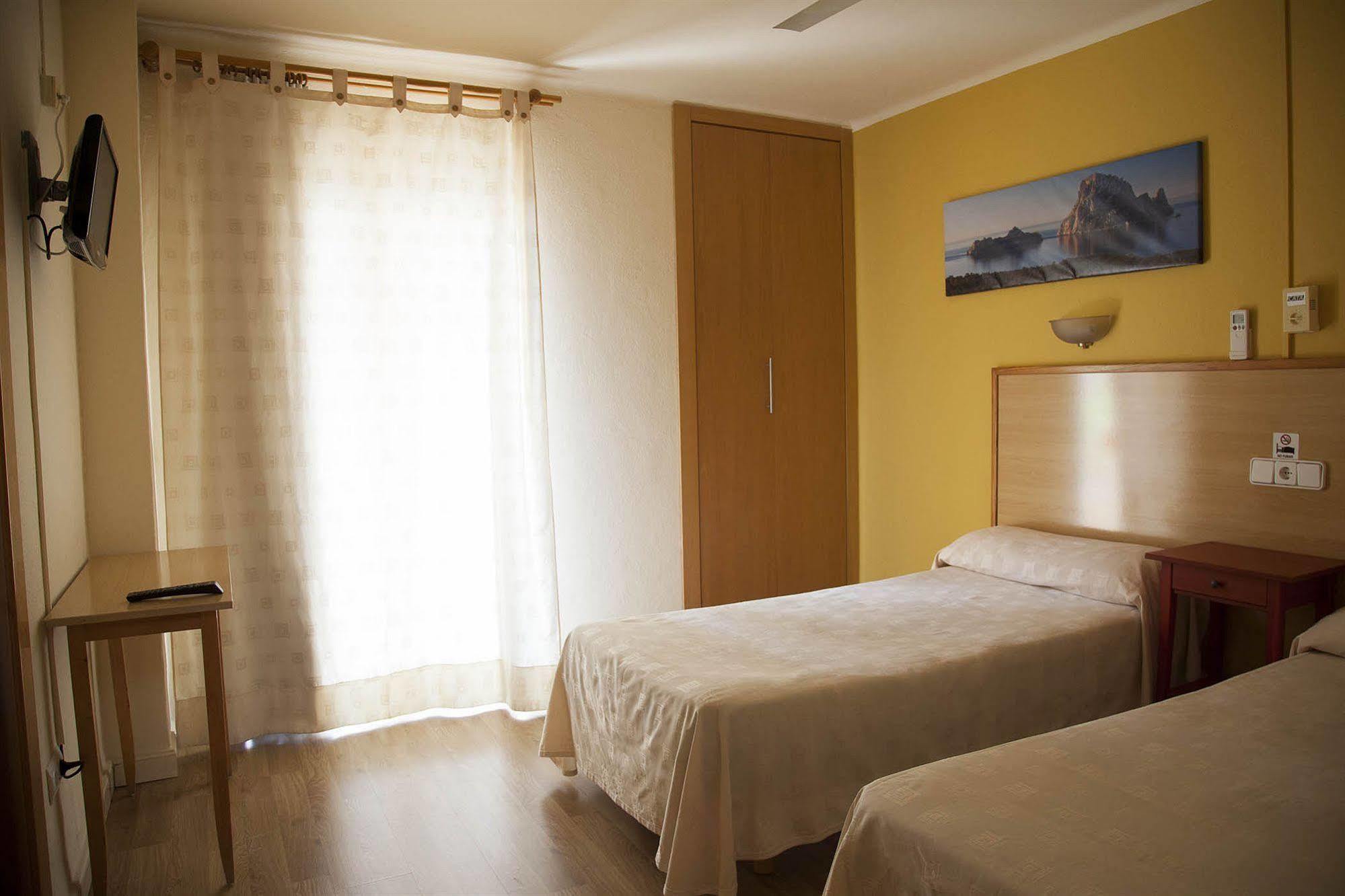 Hostal Residencia Europa Punico مدينة إيبيزا المظهر الخارجي الصورة