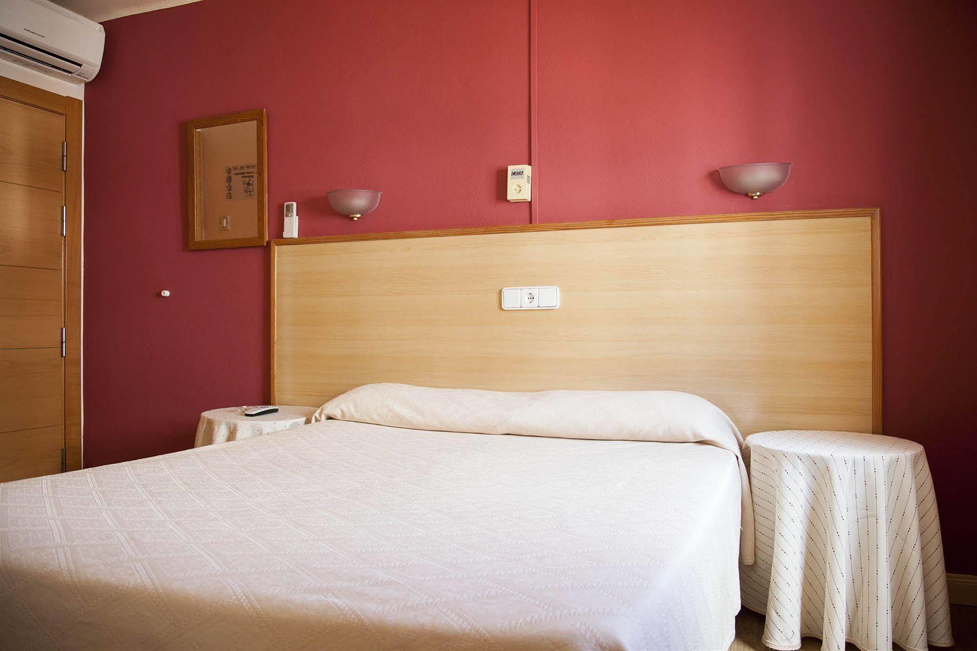 Hostal Residencia Europa Punico مدينة إيبيزا المظهر الخارجي الصورة