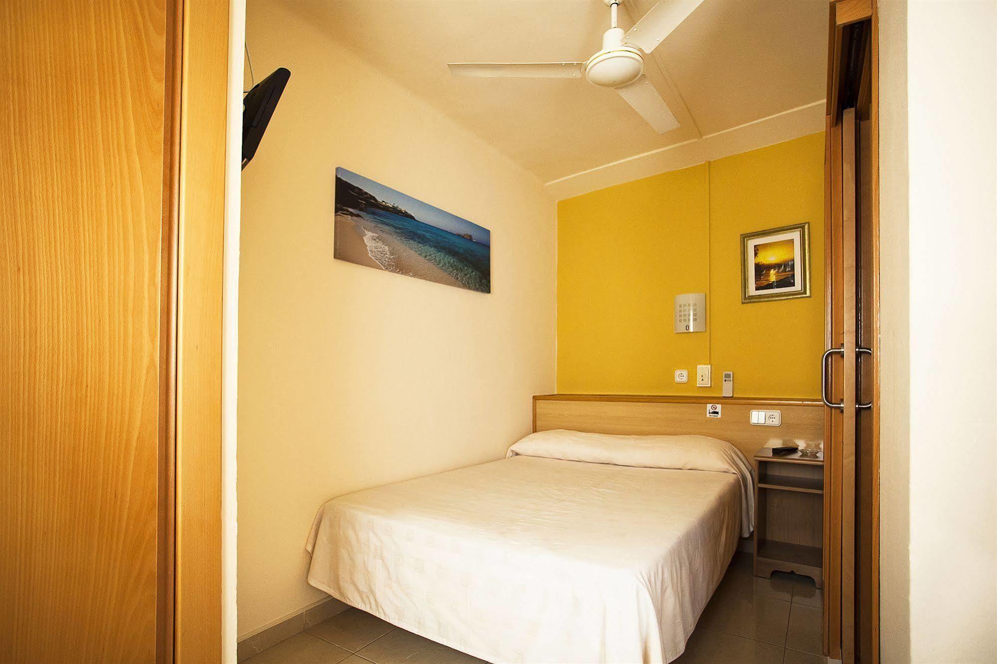 Hostal Residencia Europa Punico مدينة إيبيزا المظهر الخارجي الصورة